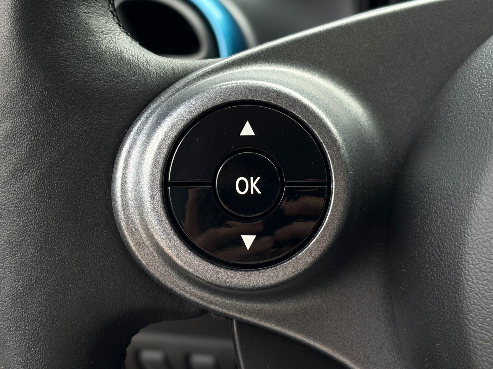 Fahrzeugabbildung Smart ForTwo Coupe EQ 60kW SHZ PDC Temp. Klima CarPlay