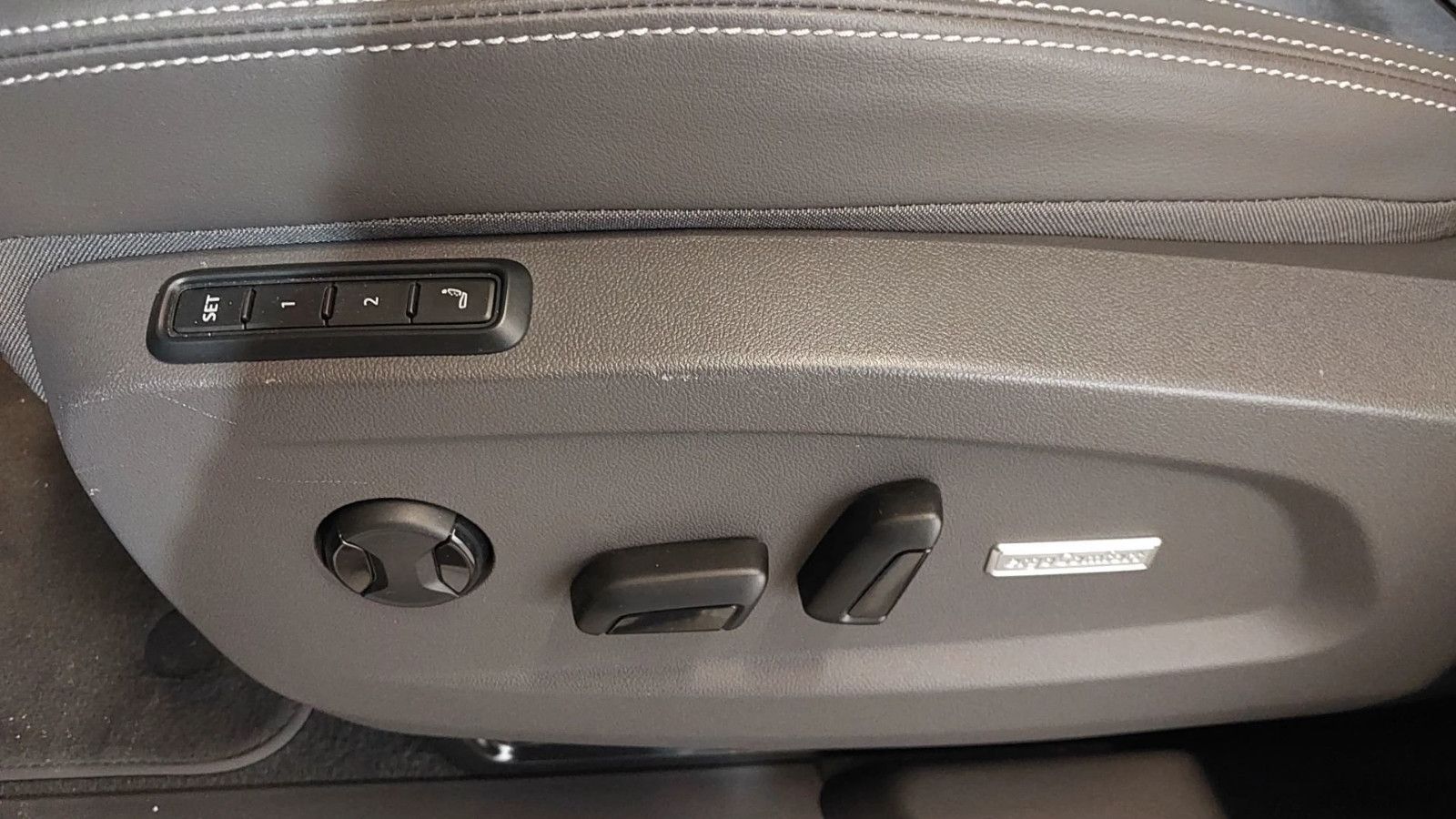 Fahrzeugabbildung Volkswagen T7 Multivan 2.0 TSI DSG Lang Edition °360°STHZ°