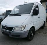 Mercedes-Benz Sprinter 208D - Mercedes-Benz Sprinter aus 2004: Van