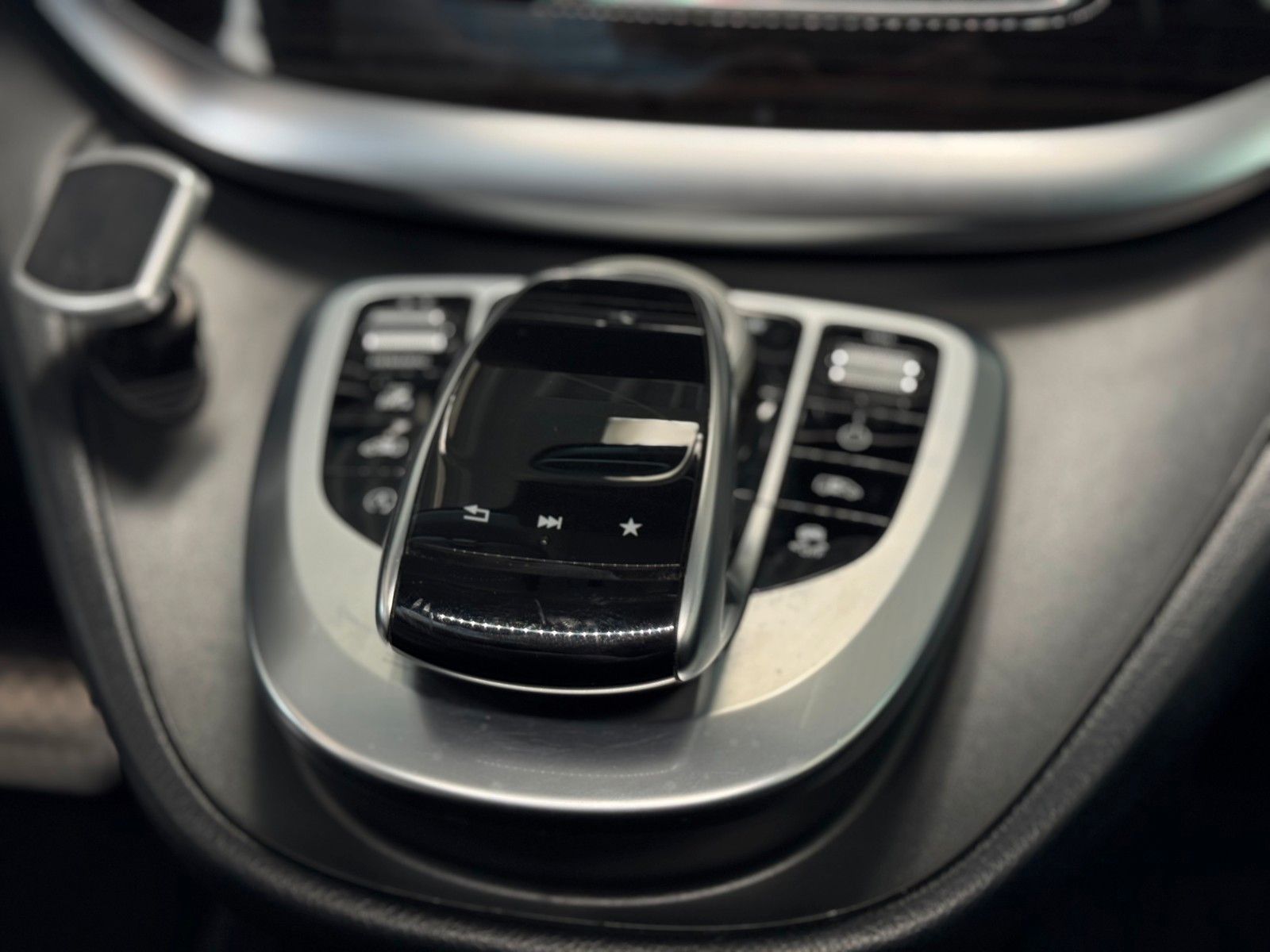 Fahrzeugabbildung Mercedes-Benz V-Klasse Vito Marco Polo 250 d HORIZON EDITION