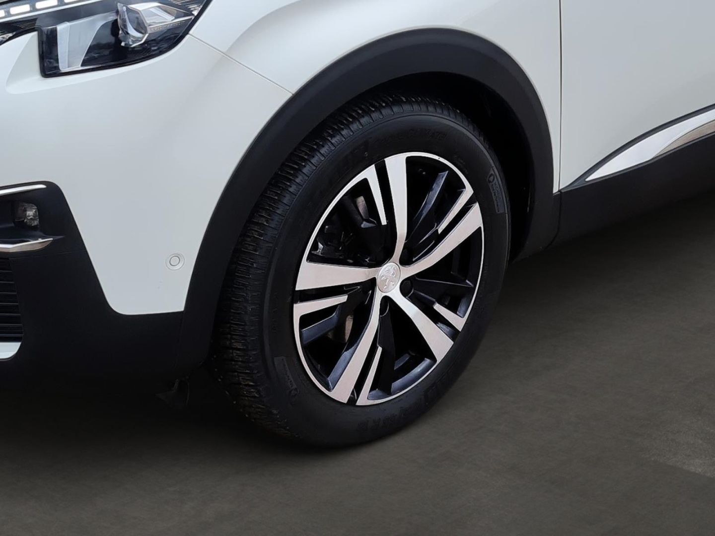 Fahrzeugabbildung Peugeot 3008 PureTech 1.2 Allure 130 PANO+LED+360°CAM