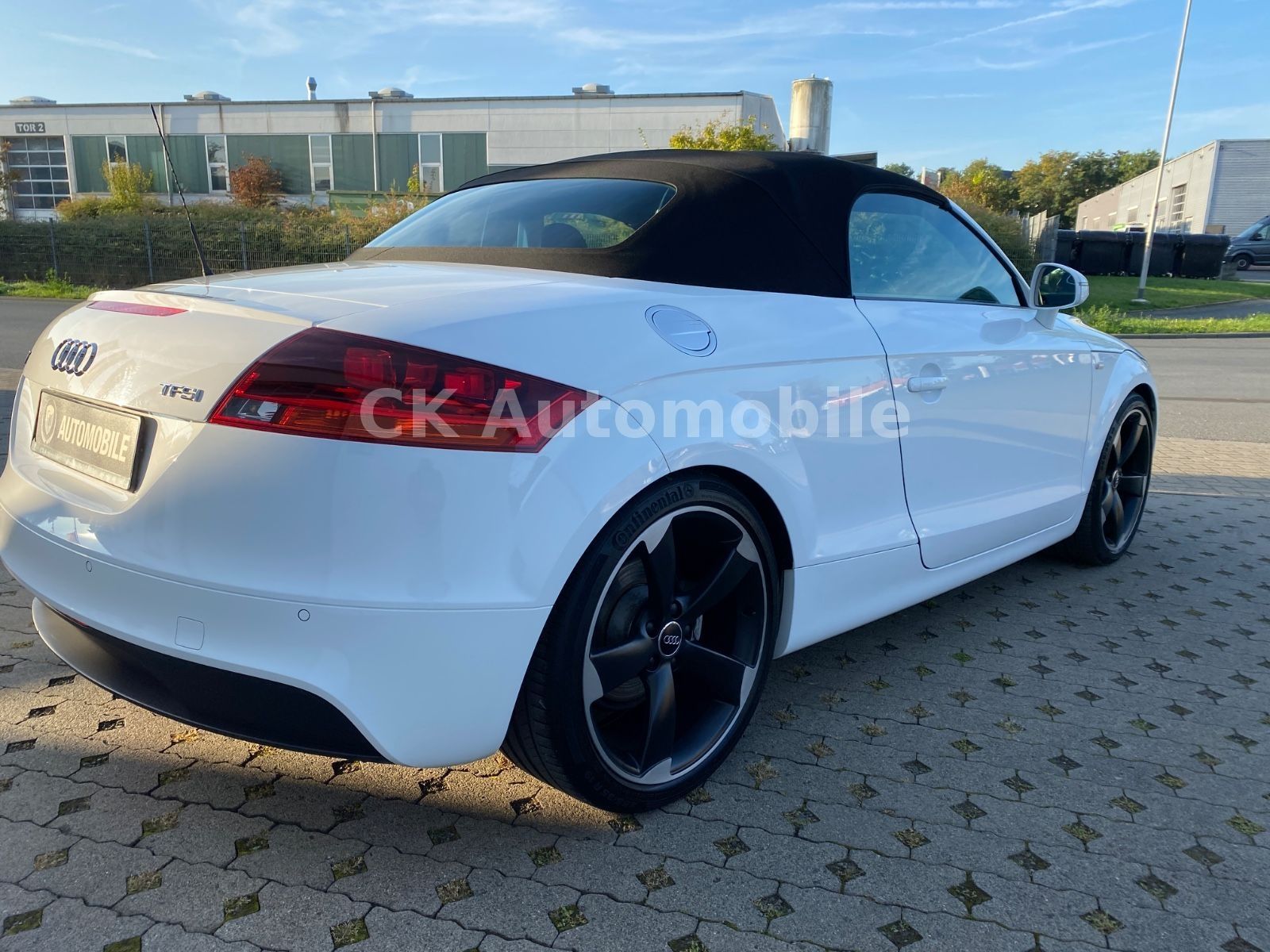 Fahrzeugabbildung Audi TT 1.8 TFSI Roadster S-Line/Navi/Bi-Xenon/PDC