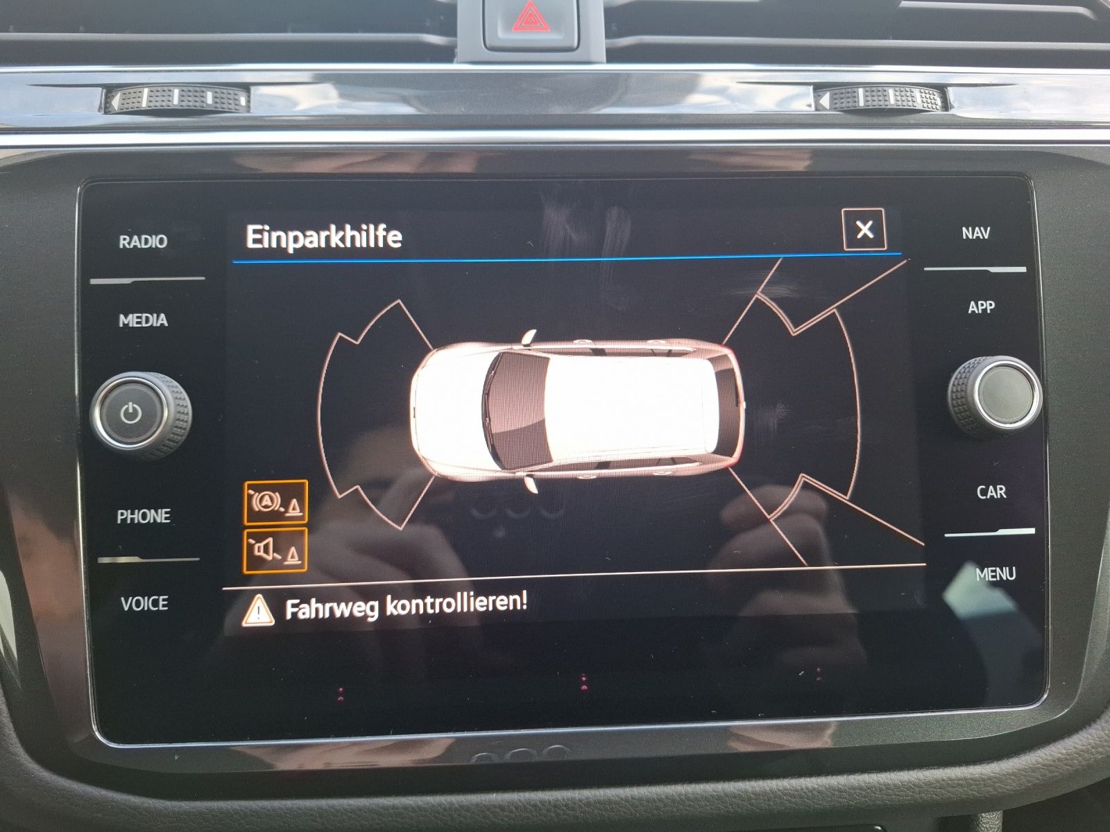 Fahrzeugabbildung Volkswagen Tiguan TDI Active DSG Standhzg Matrix Navi ACC P