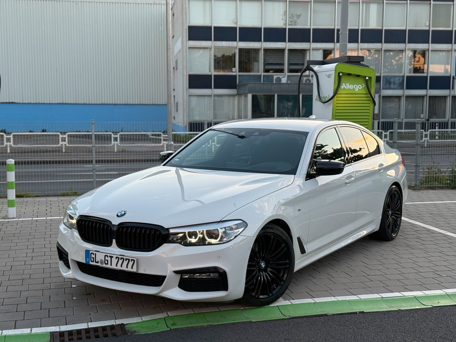 BMW BMW 520d g30 CarPlay HUD H&amp;K M Paket