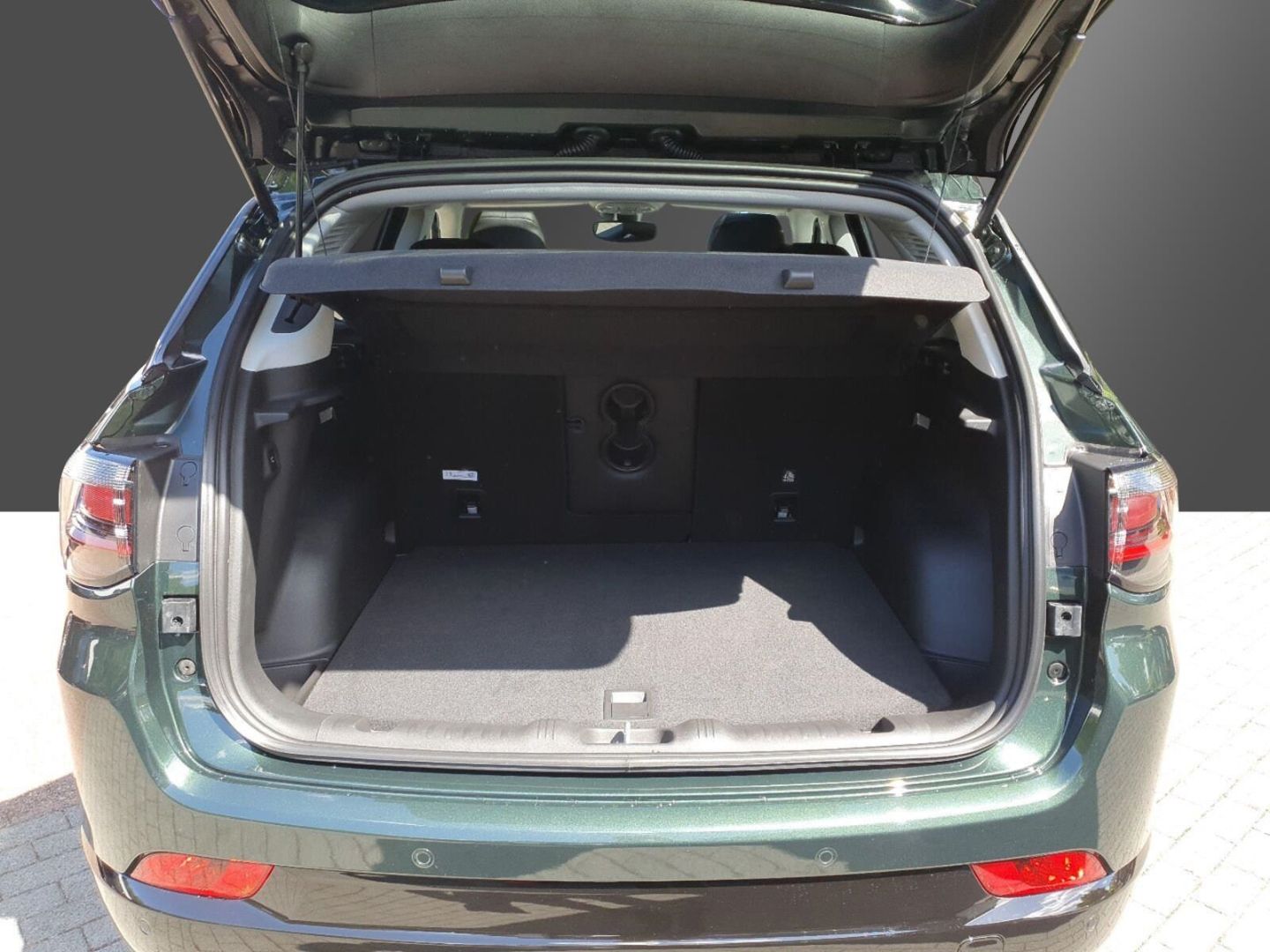Fahrzeugabbildung Jeep Compass 1.5 MHEV ''Summit'' PANORAMADACH SOFORT