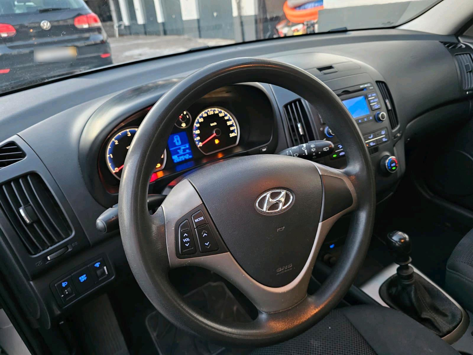 Hyundai i30 2009 — photo 7