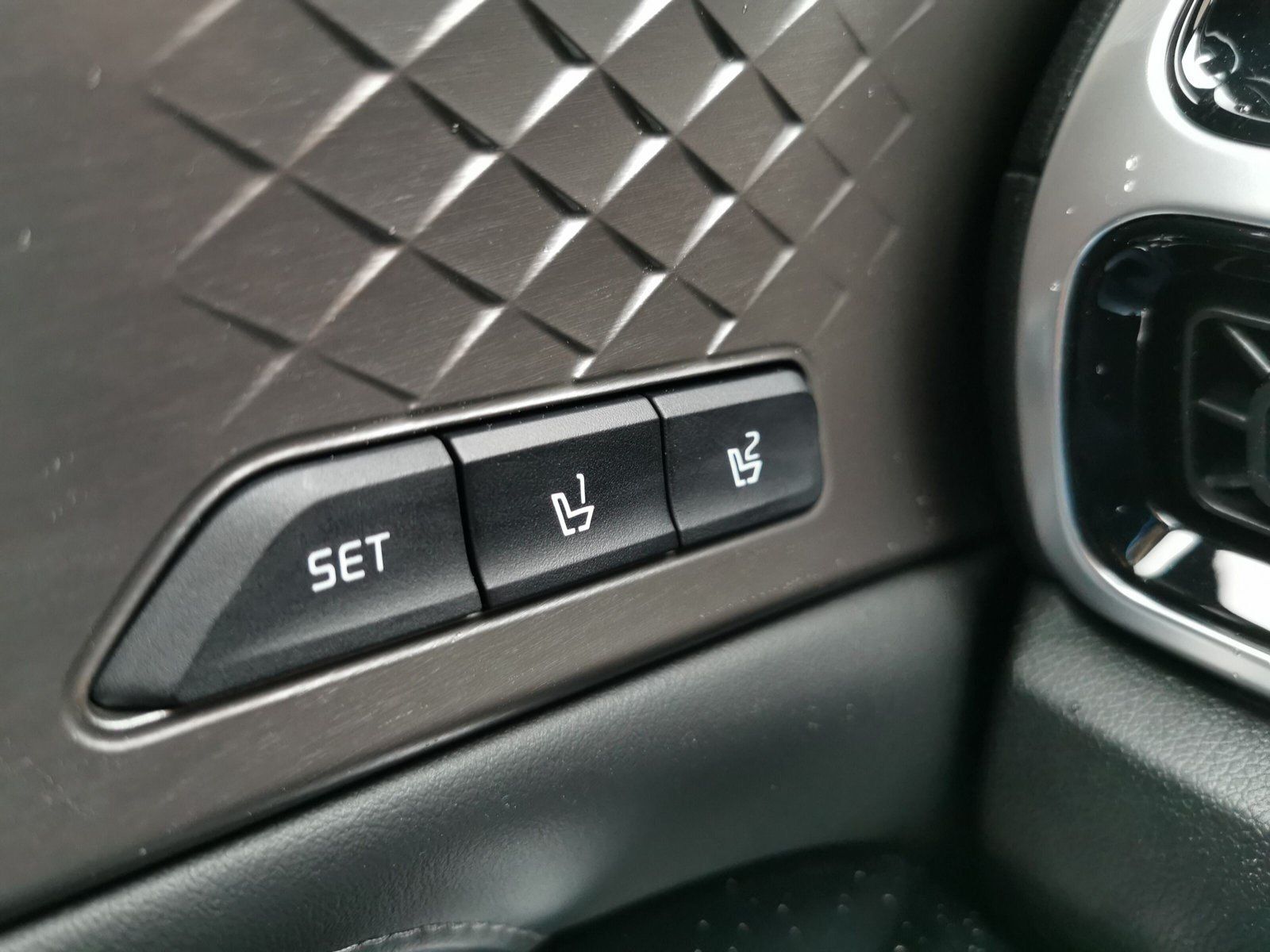 Fahrzeugabbildung Kia Sorento Plug-In Hybrid Platinum ab 499,-€ MONATL