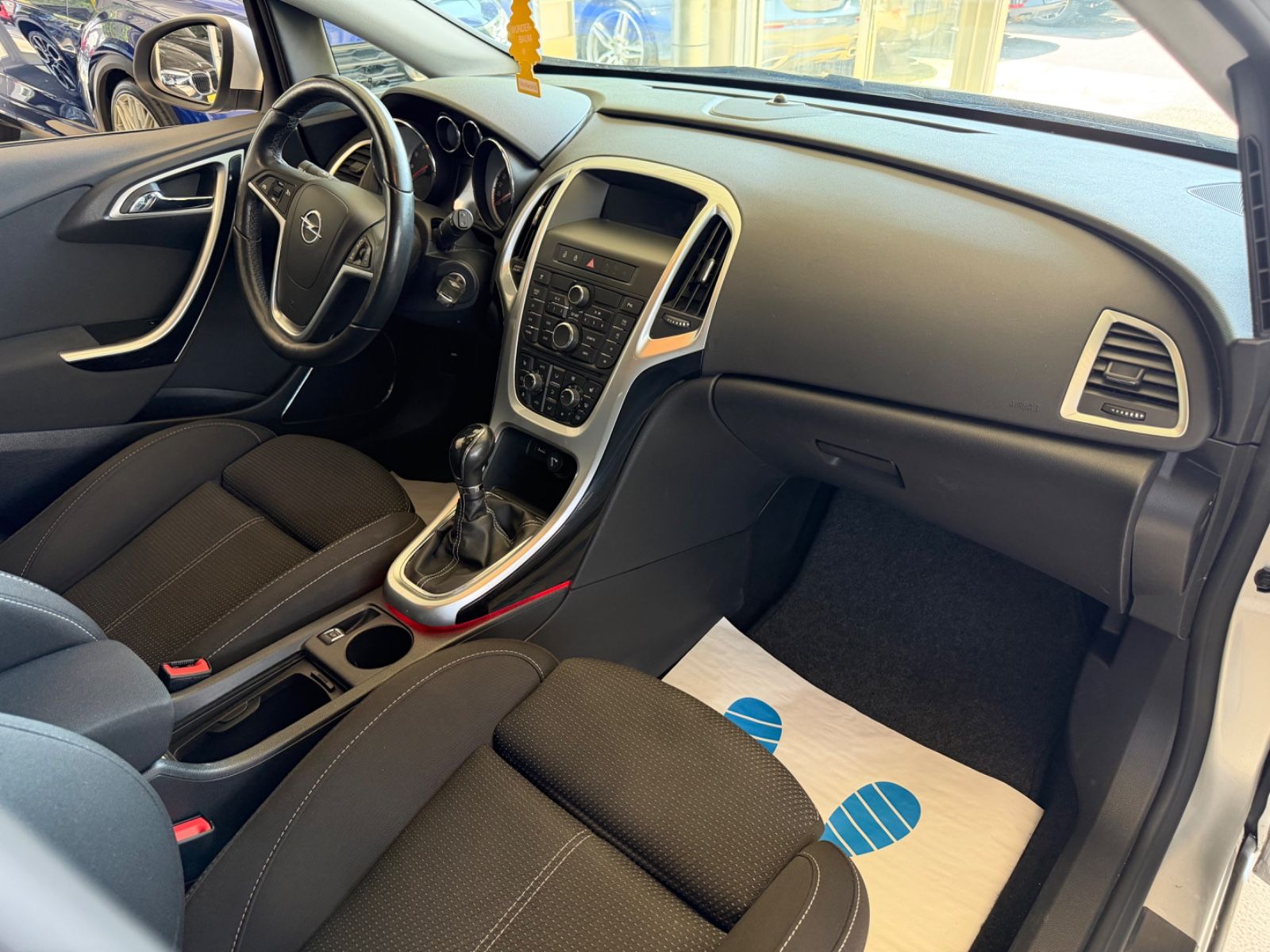 Fahrzeugabbildung Opel Astra J Lim. 5-trg. Sport