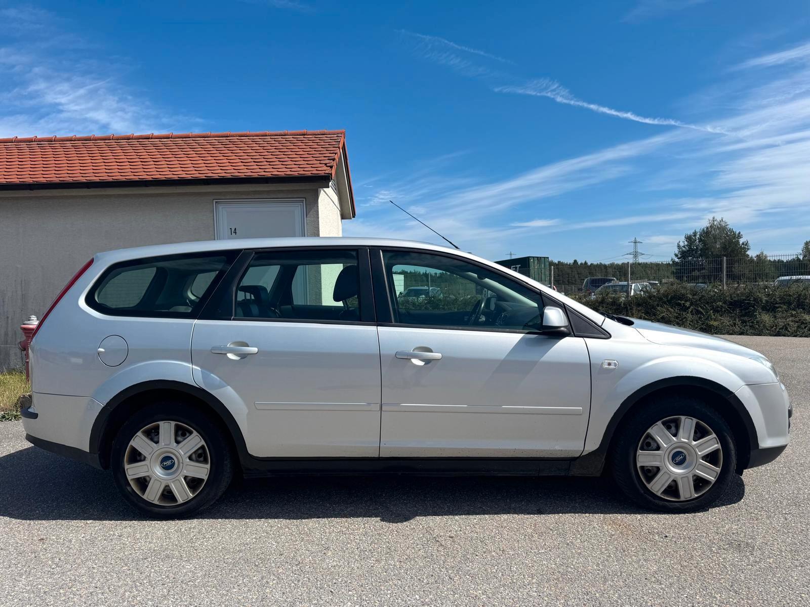 Ford Focus 2005 — interior
