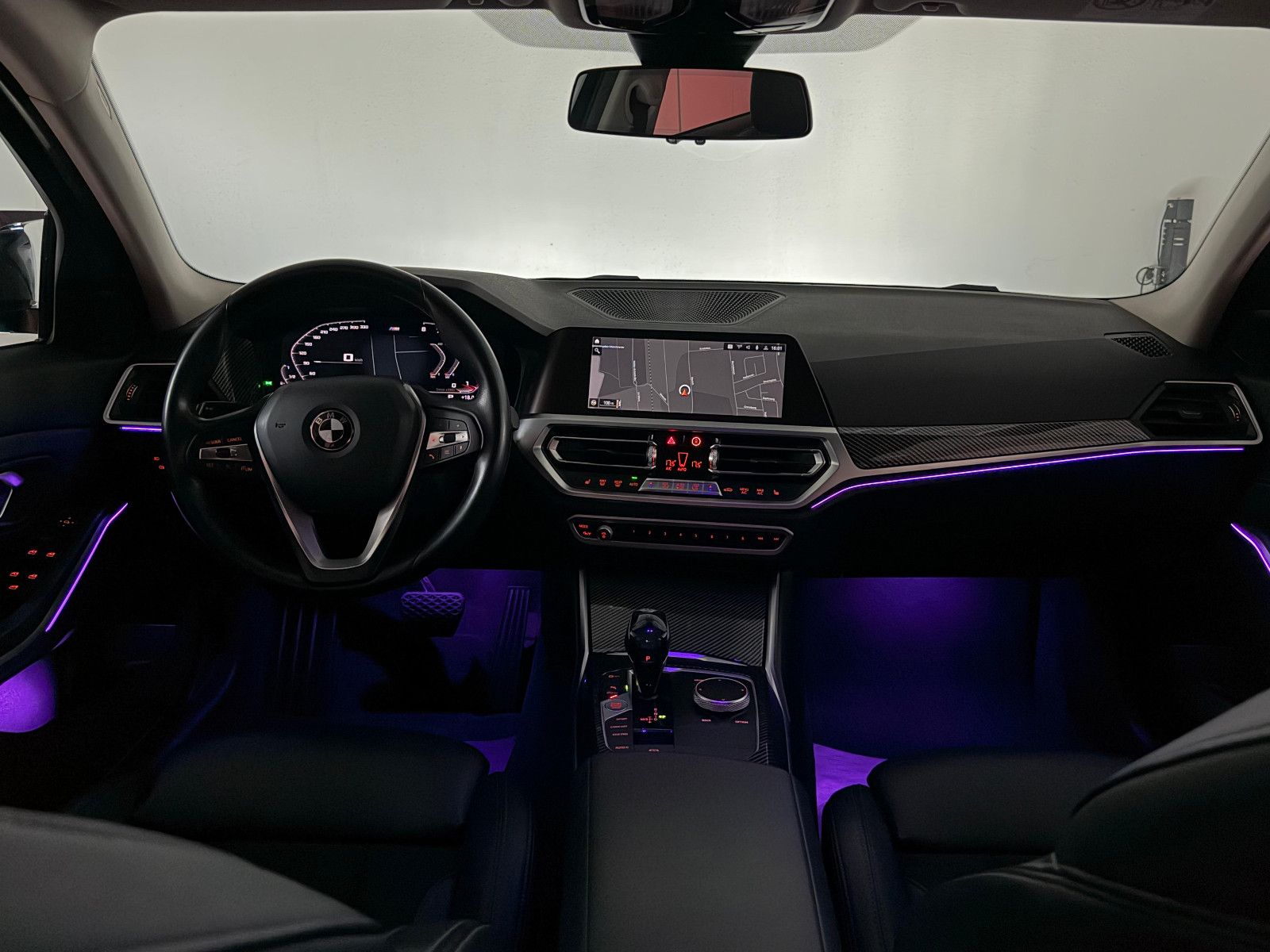 Fahrzeugabbildung BMW 330i LIMOUSINE/SPORT/LIVE COC/HiFi/AMBIENTE/H&R