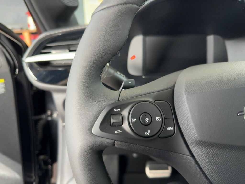Fahrzeugabbildung Opel Corsa GS Hybrid. PDC, Totwinkel, Kamera, PDC, Na