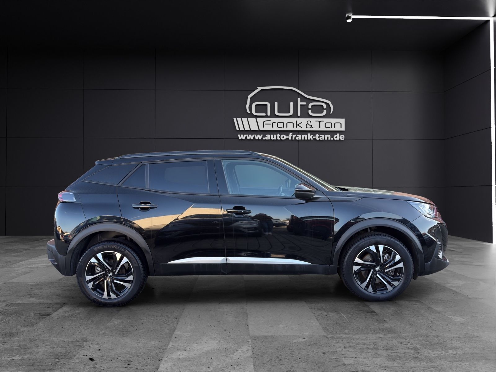 Fahrzeugabbildung Peugeot 2008 Allure 1.5 *CarPlay*SitzHZ*Navi*Kamera*