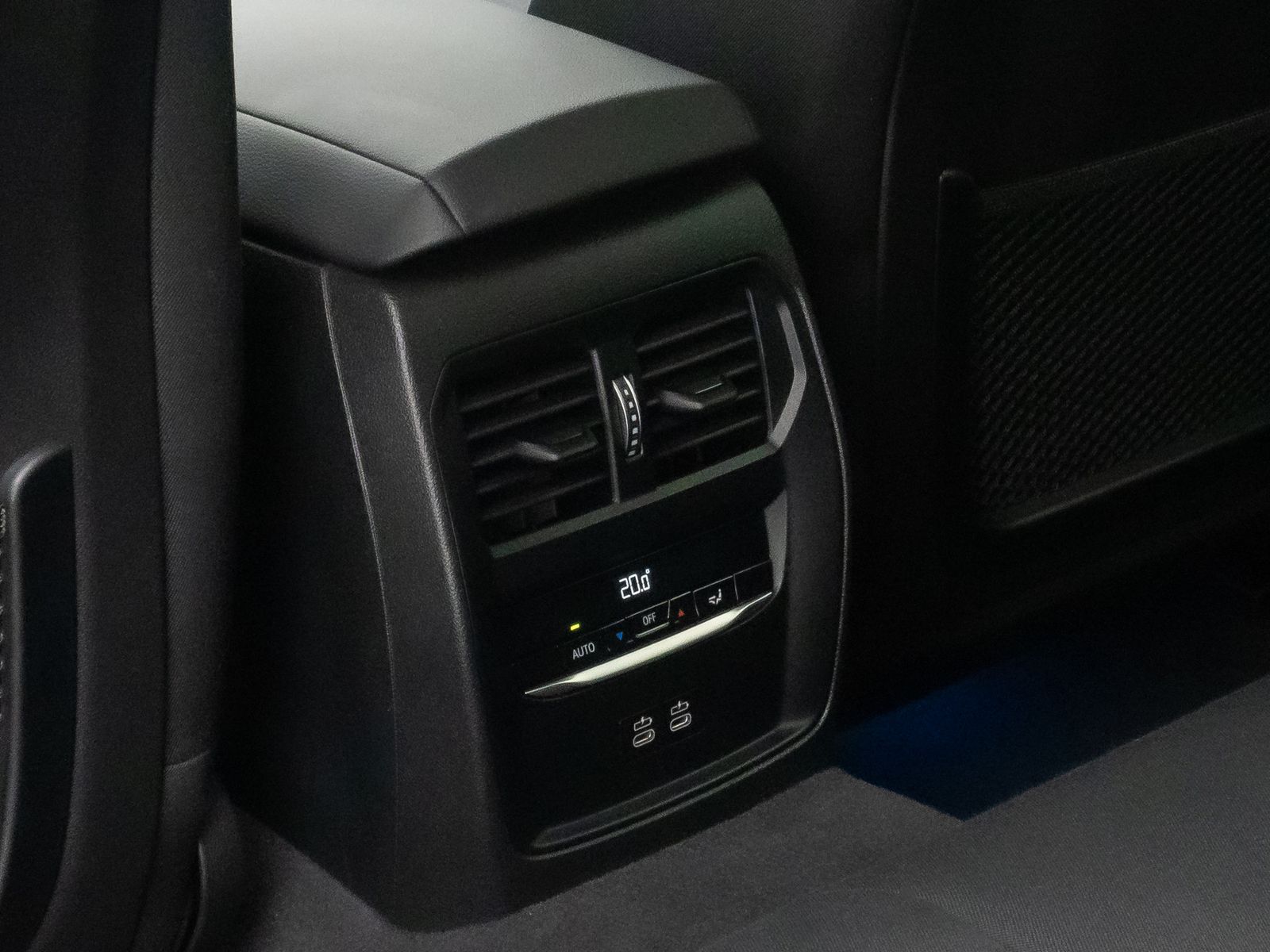 Fahrzeugabbildung BMW 320i GeschwindigReg PDC DAB Cockpit+ Widscreen