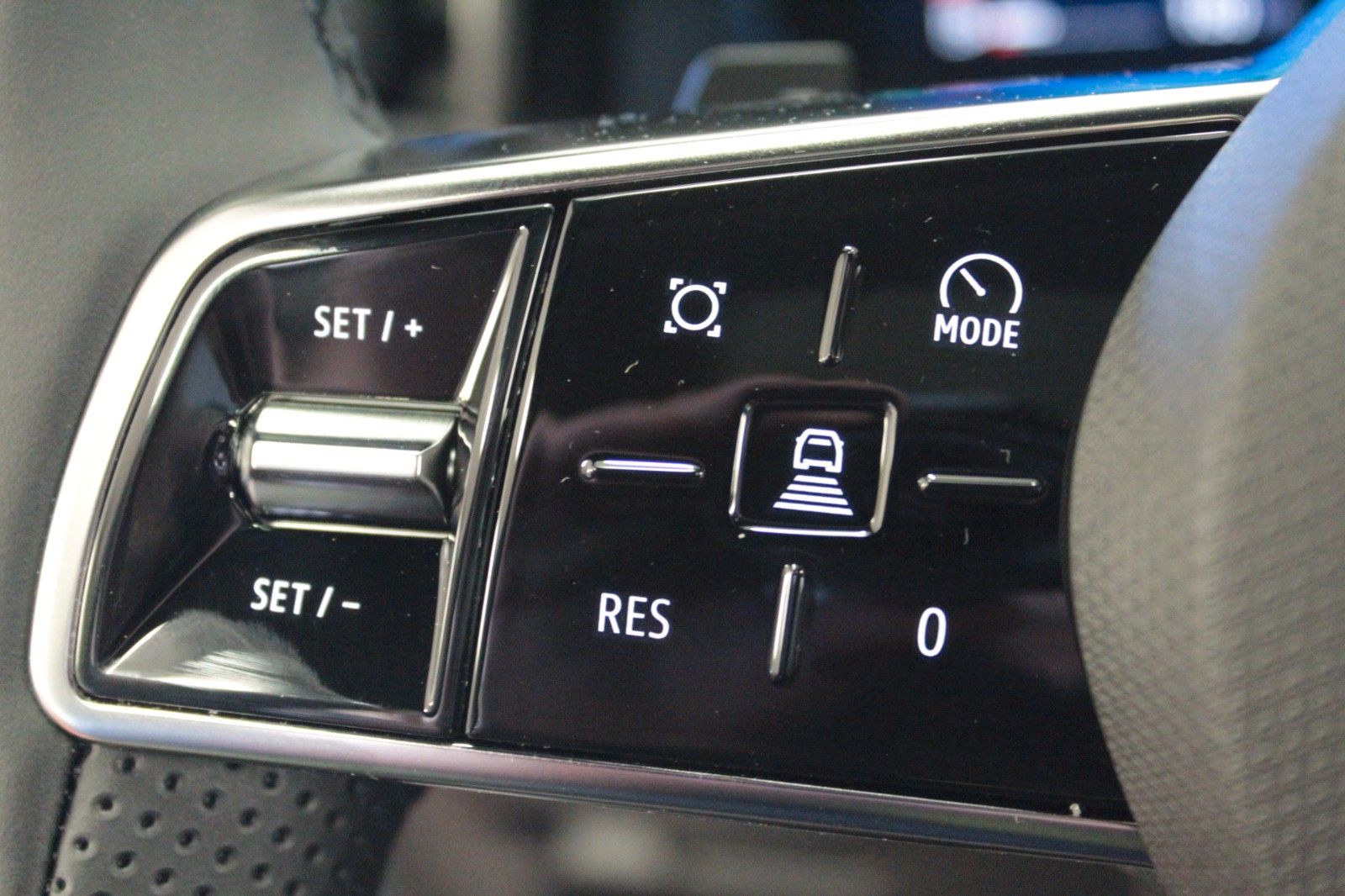 Fahrzeugabbildung Renault Espace E-Tech Full Hybrid 200 Iconic 5-Sitzer