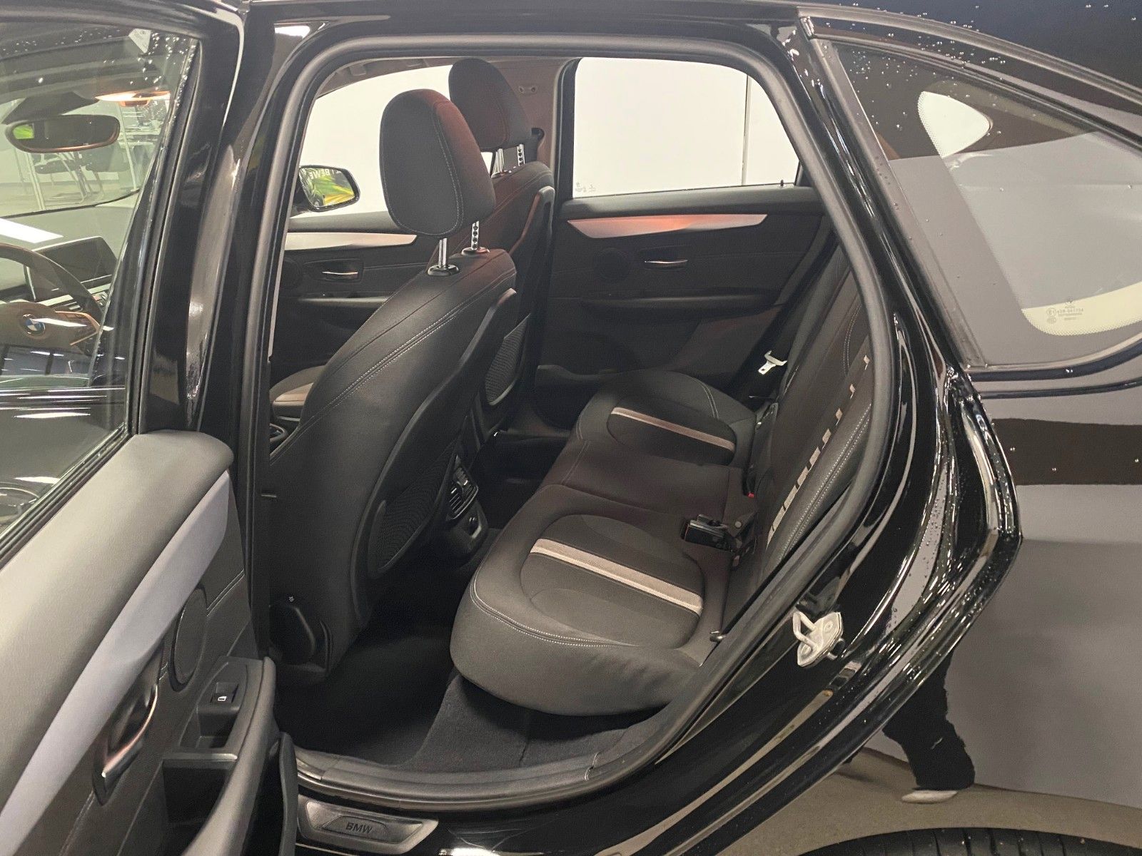 Fahrzeugabbildung BMW 218 Active Tourer 218d Advantage+NAVIGATION+LED+