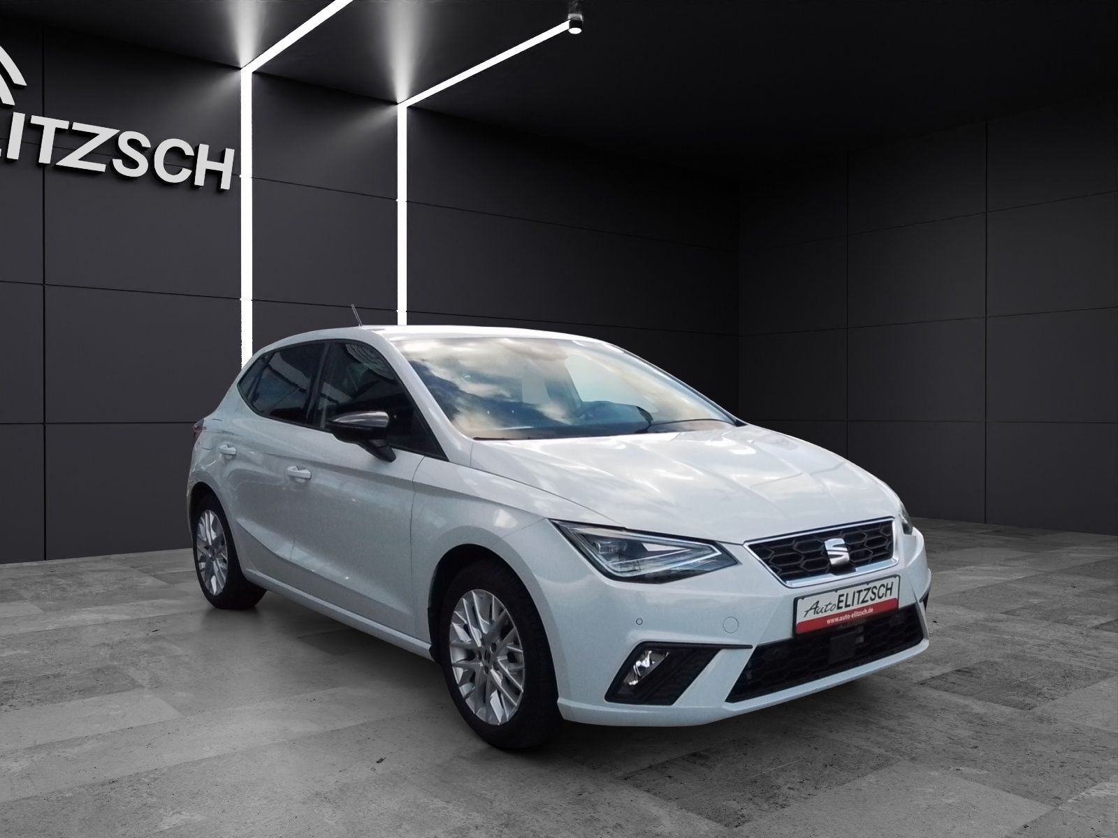 Fahrzeugabbildung SEAT Ibiza TSI FR LED ACC AID NAVI PDC SHZ LM