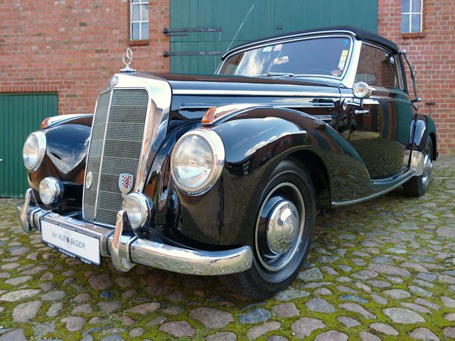 Mercedes-Benz 220 A Cabriolet 1954 in Düsseldorf ausgeliefert