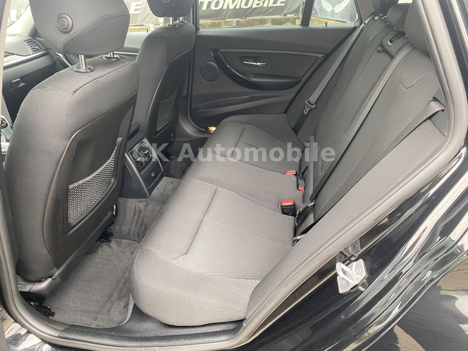 Fahrzeugabbildung BMW 320 I Touring Advantage Automatik/Navi/LED/PDC