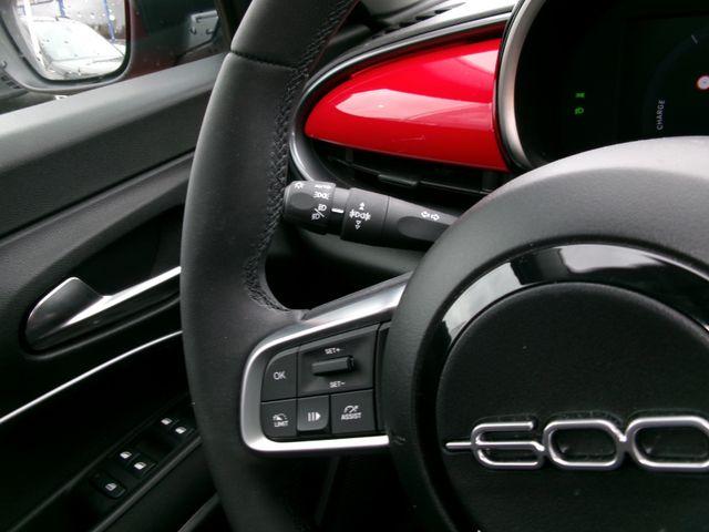 Fiat 600 e W Red Uconnect LED ACC AUT KlimaA PDC