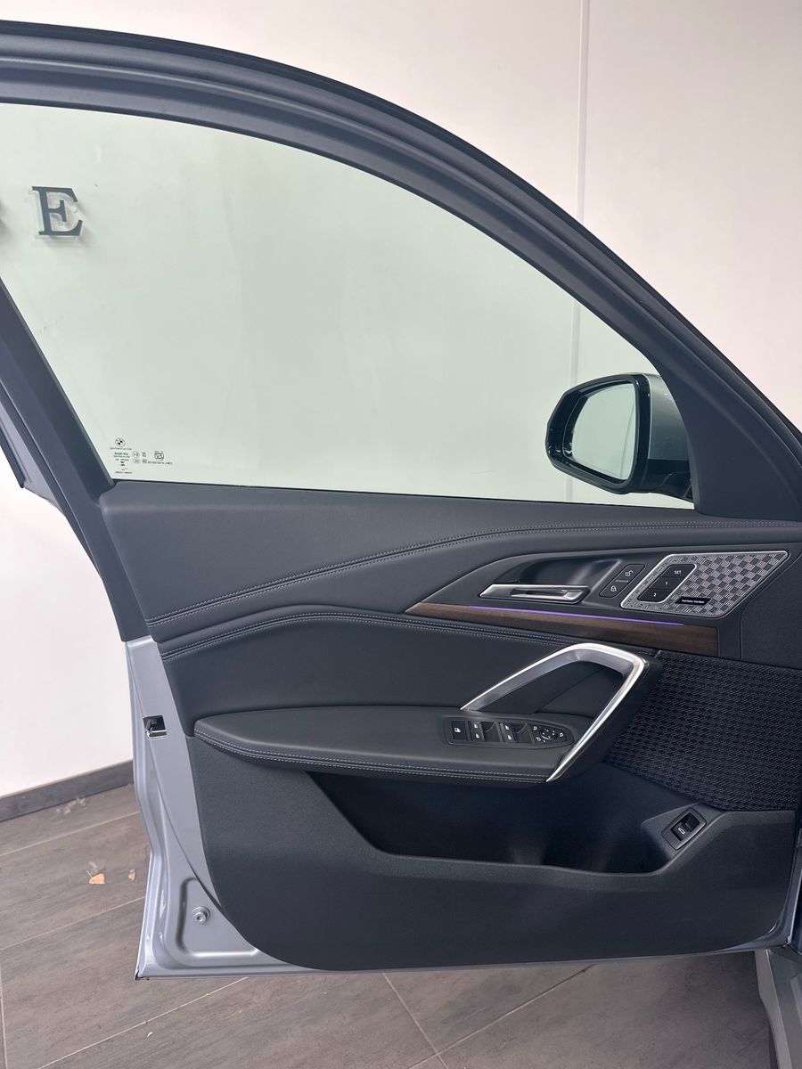 Fahrzeugabbildung BMW X1 xDrive20d M-Sport NAV+LED+PANO+AHK+SHZ