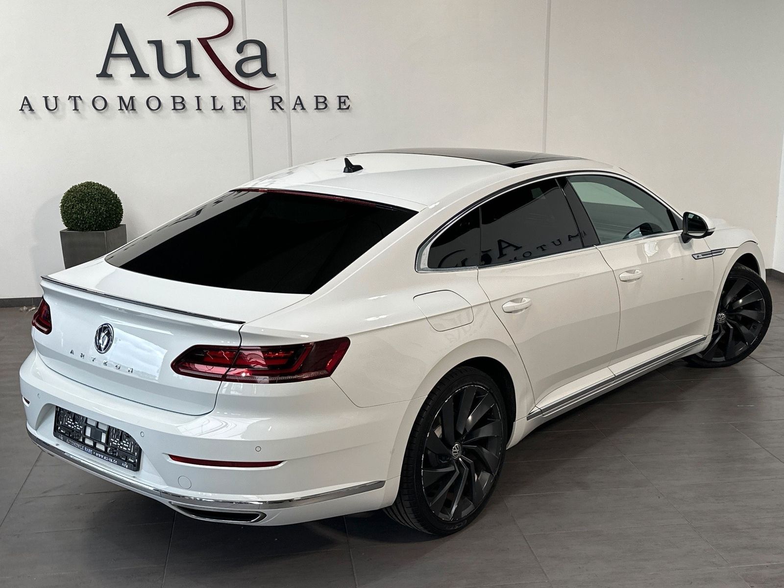 Fahrzeugabbildung Volkswagen Arteon 2.0 TSI DSG R-Line NAV+LED+PANO+360°+ACC