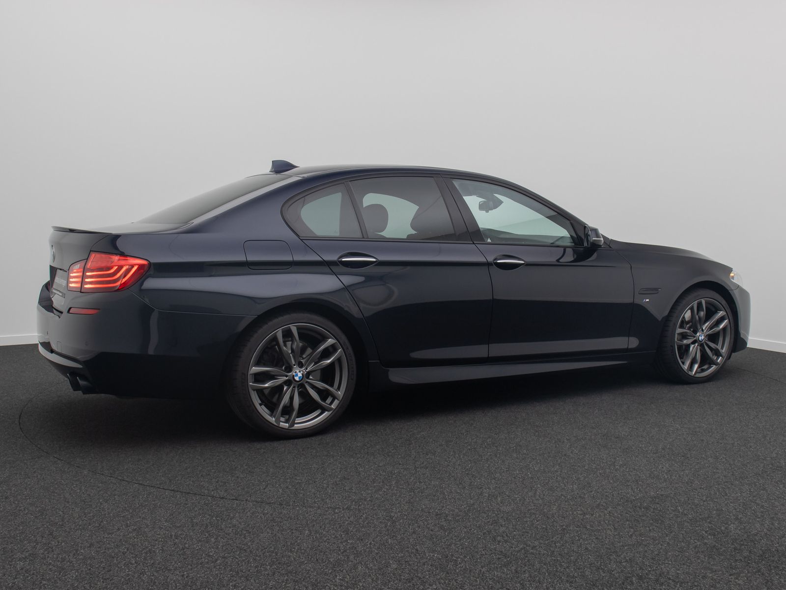 Fahrzeugabbildung BMW 550i xD M Sport HUD H/K Kamera GSD SoftCl 20Zoll