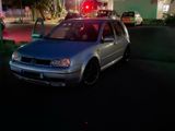 Volkswagen VW Golf 4 IV 2.0 - Volkswagen Golf aus 2001: 2.0