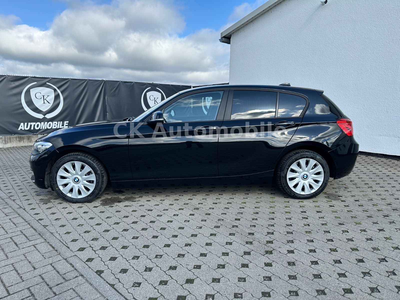Fahrzeugabbildung BMW 118i Lim. 5-trg. /Klimaautomatik/SHZ/PDC