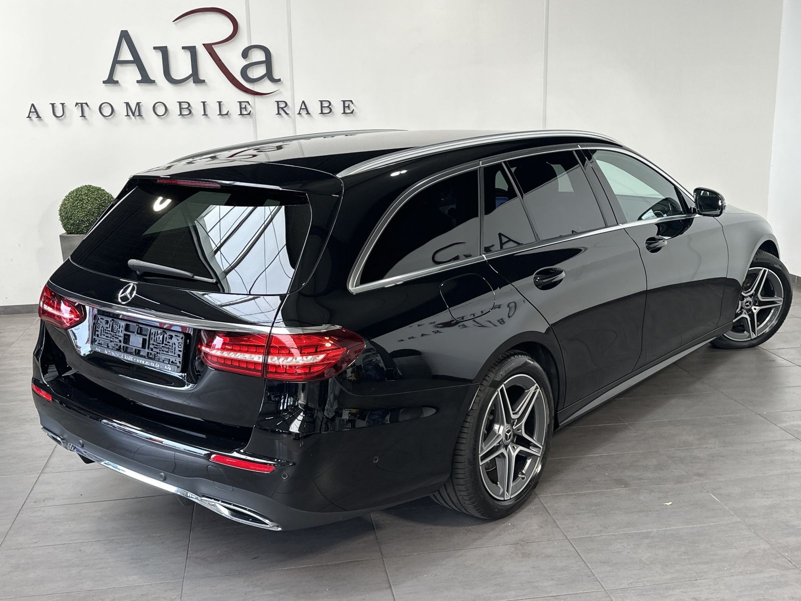 Fahrzeugabbildung Mercedes-Benz E 400d T 4M AMG-Line NAV+LED+360°+WIDESCREEN+1HD