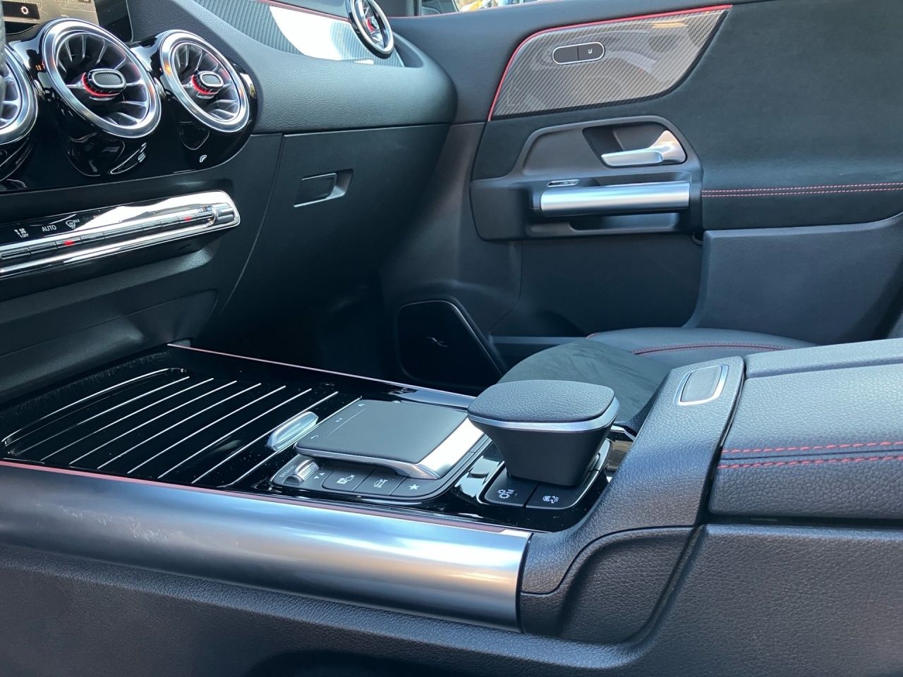 Fahrzeugabbildung Mercedes-Benz GLA 45 AMG 4M+ AHK+Pano+Night+Burmester+360°