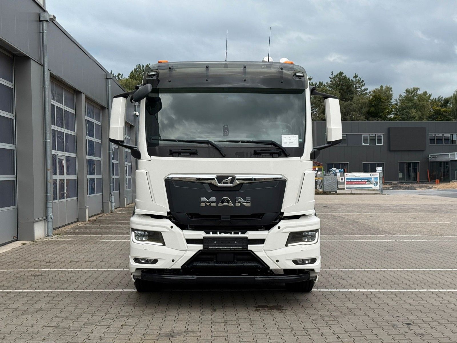 Fahrzeugabbildung MAN TGS 26.520 6x4H-2 BL MEILLER RS 21.70 Funkfernb.