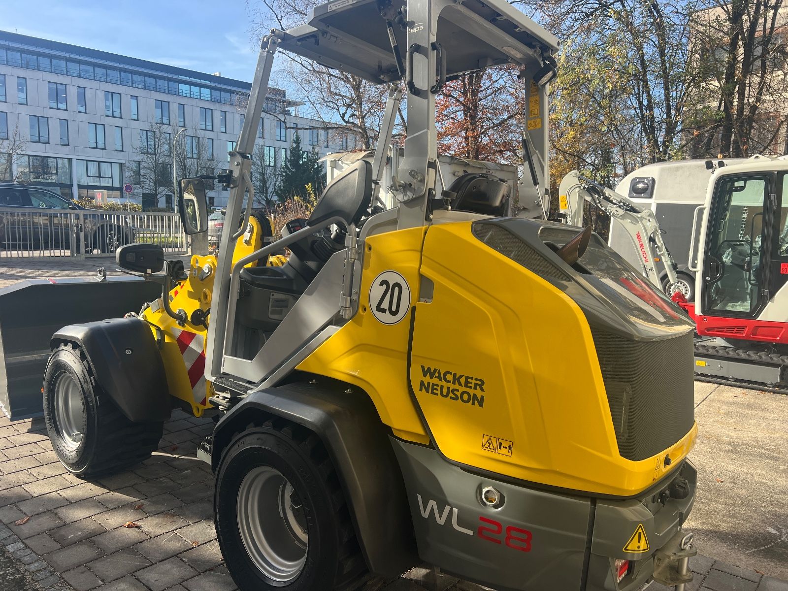 Fahrzeugabbildung Wacker WL 28 Klappdach , kurzes Hubgestell, Breitreifen