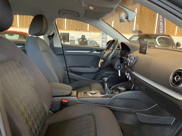 Audi A3 Sportback attraction ultra*2. Hand*Navi*Xenon