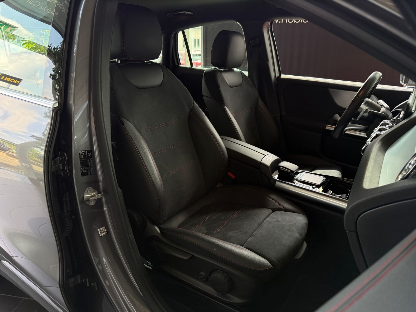 Fahrzeugabbildung Mercedes-Benz GLA 220 d 4Matic AMG Line LED NAV RFK