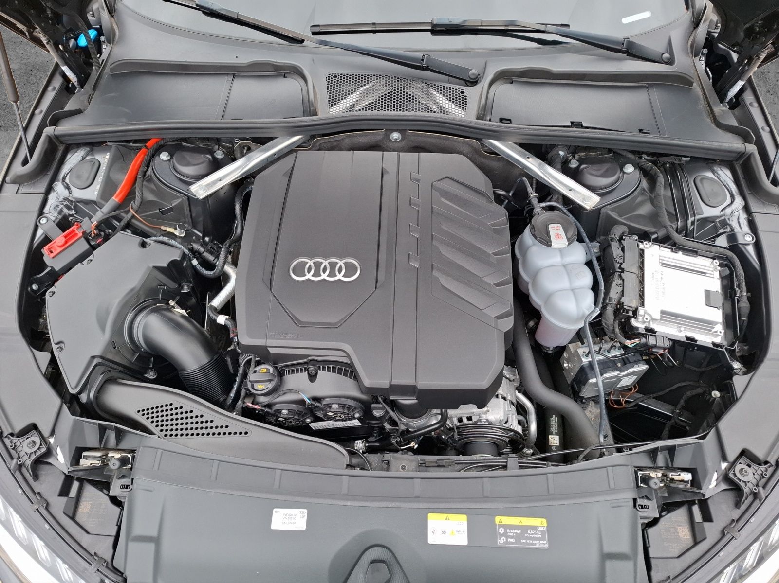 Fahrzeugabbildung Audi A4 Avant 40 TFSI S-tronic S-line LED AVC Navi