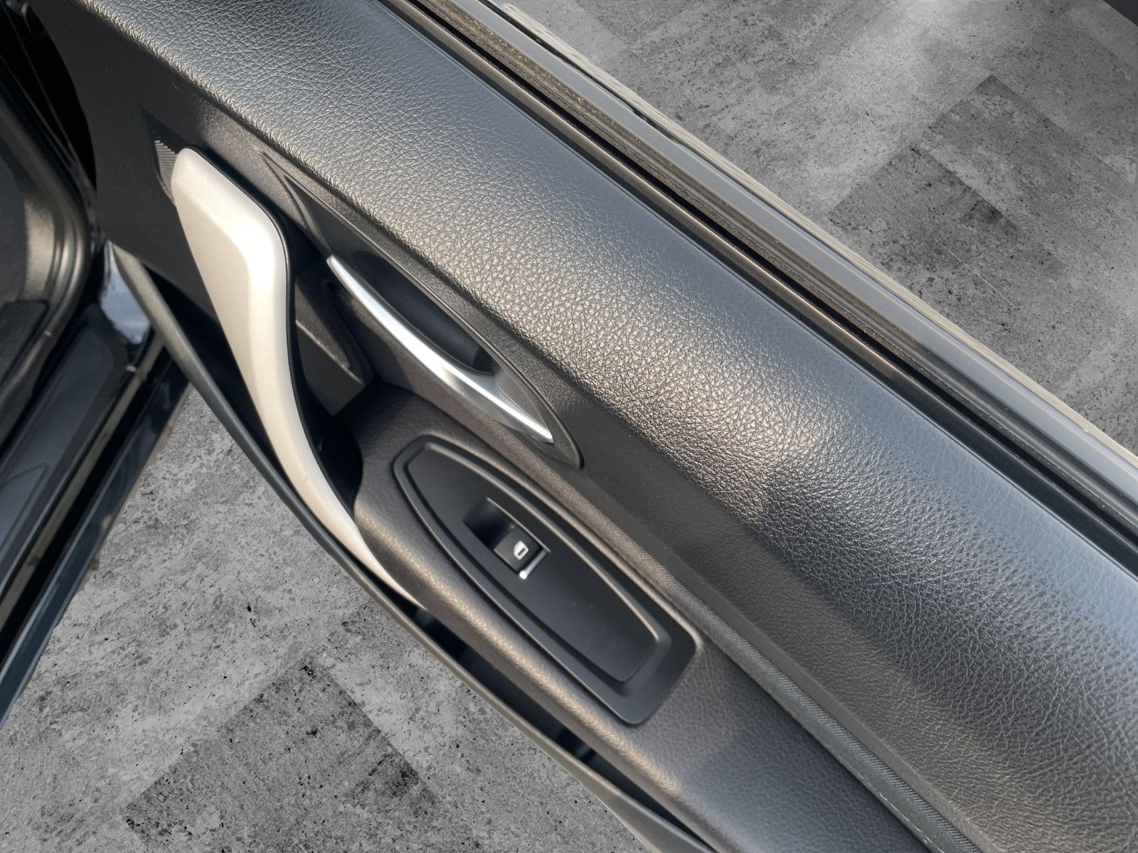 Fahrzeugabbildung BMW BMW 220 i Cabrio*Automatik*LED*PDC*DAB*