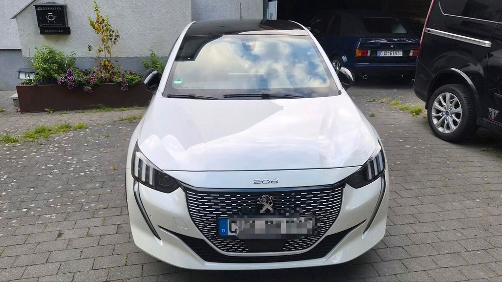 Image of Peugeot e-208