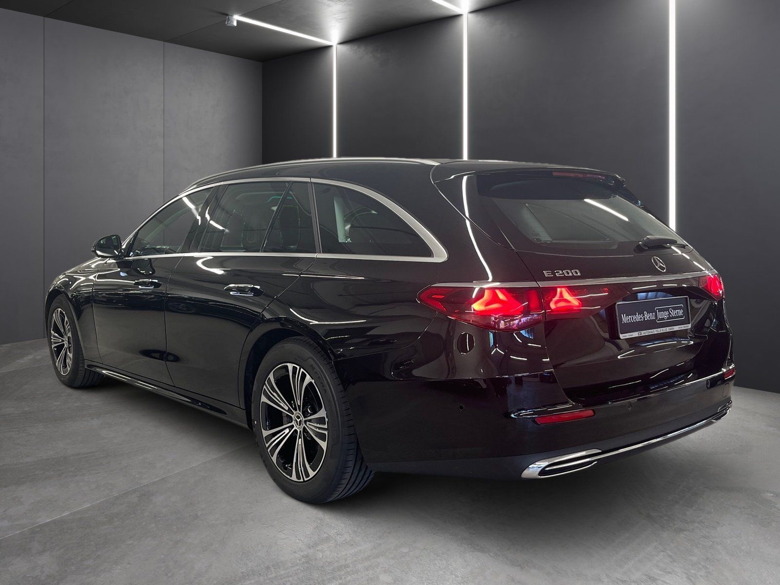Fahrzeugabbildung Mercedes-Benz E 200 T Avantgarde*AHK*Kamera*Totwinkel*MBUX*LED