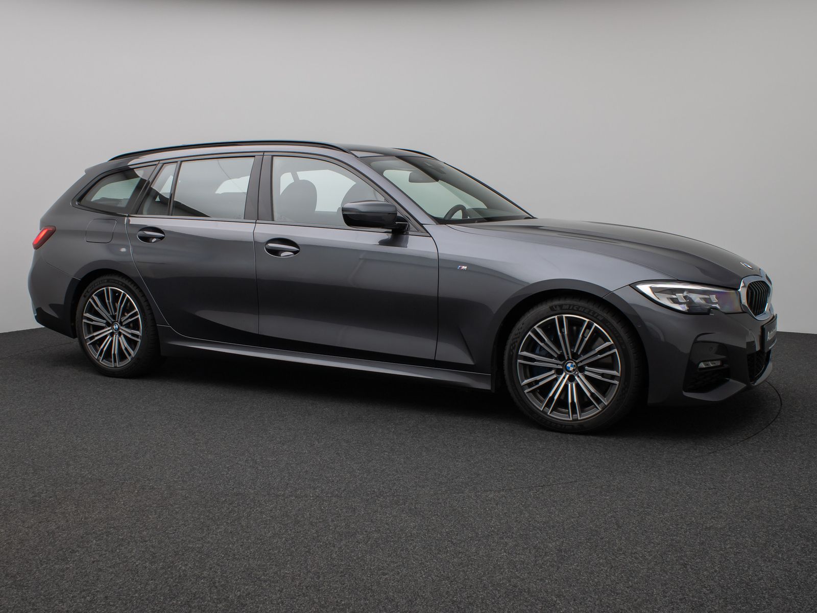 Fahrzeugabbildung BMW 330d M Sport HiFi Lenkradheiz AHK Komfort 18Zoll
