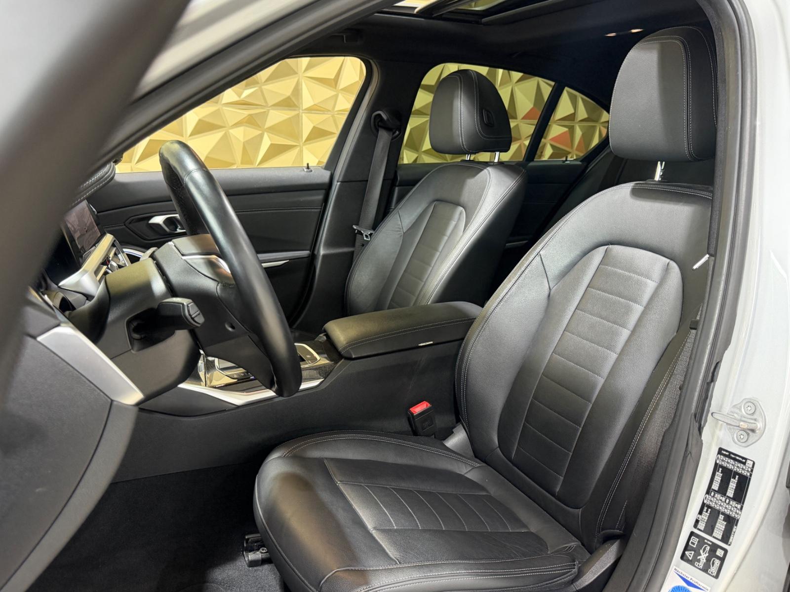 BMW 330 i xDrive Lim. Luxury Line|1.HAND|NAVI|LEDER|
