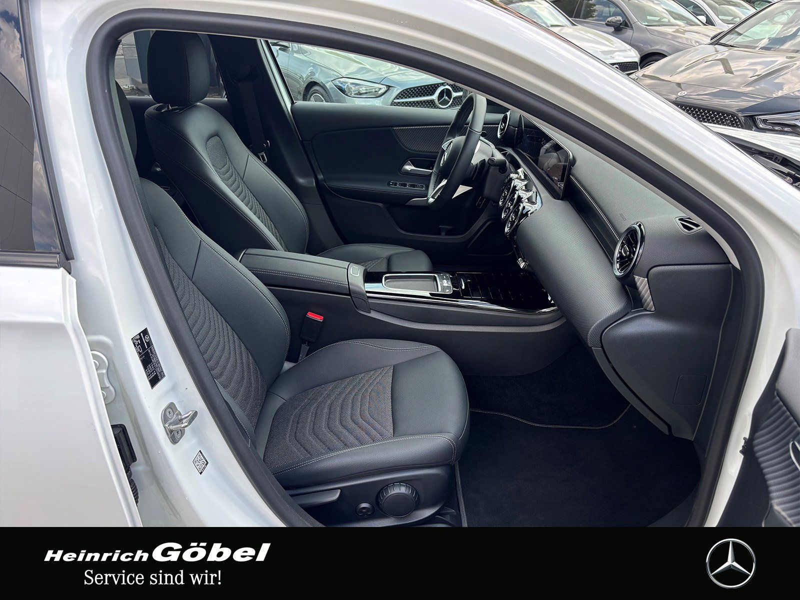 Fahrzeugabbildung Mercedes-Benz A 180 L PROGRESSIVE*APPLE-CARPLAY*KAMERA*NIGHTP*