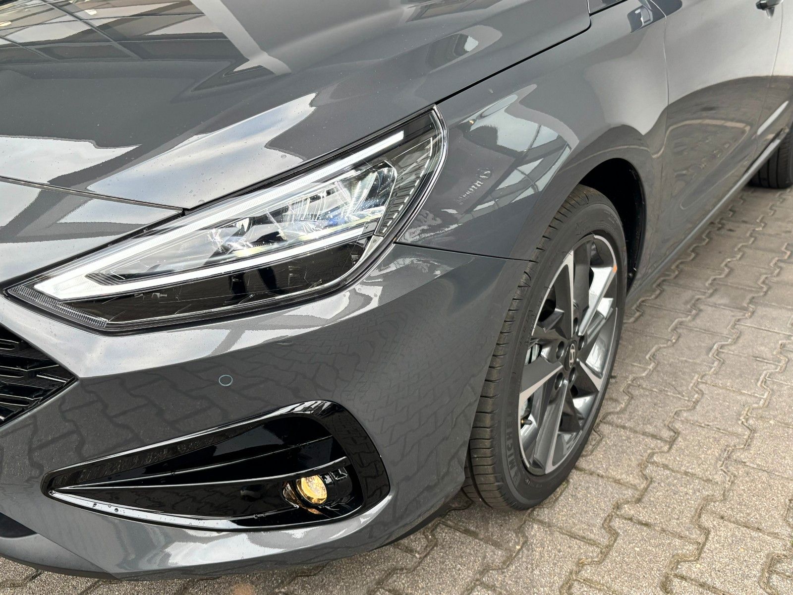 Fahrzeugabbildung Hyundai i30 AVANTAGE DCT 140PS Navi/SHZ/Kamera!