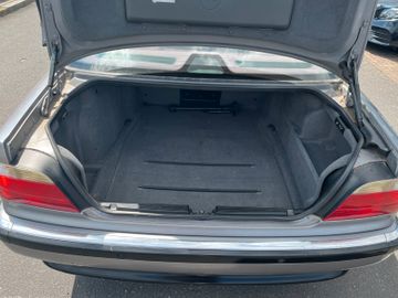 BMW 728 - 9