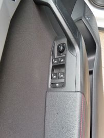 Fotografie des Seat Arona FR 6-G 81kw AHK Navi Climatronic ALU `18