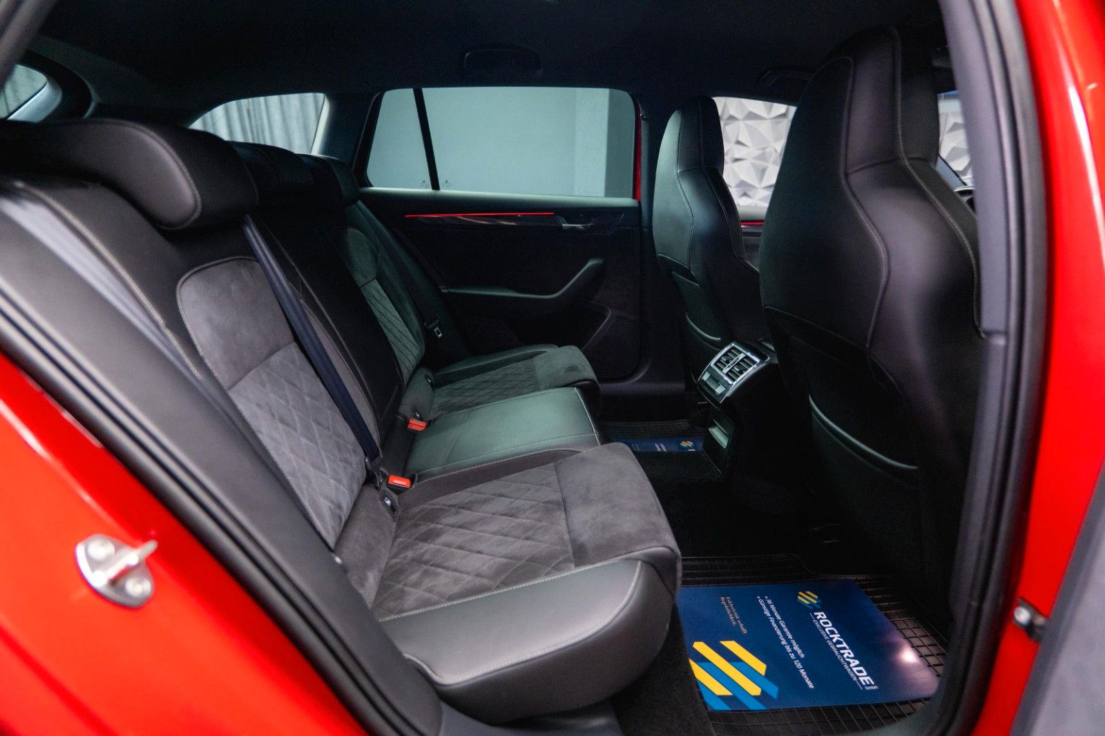 Fahrzeugabbildung SKODA Superb 1.8 TSI Combi Sportline | DAB | Alcantara