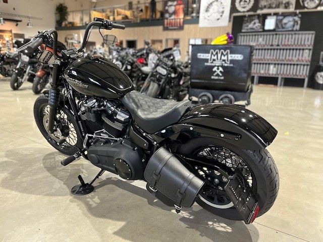 Fahrzeugabbildung Harley-Davidson FXBB Street Bob 107CUI mit Kesstech Auspuff