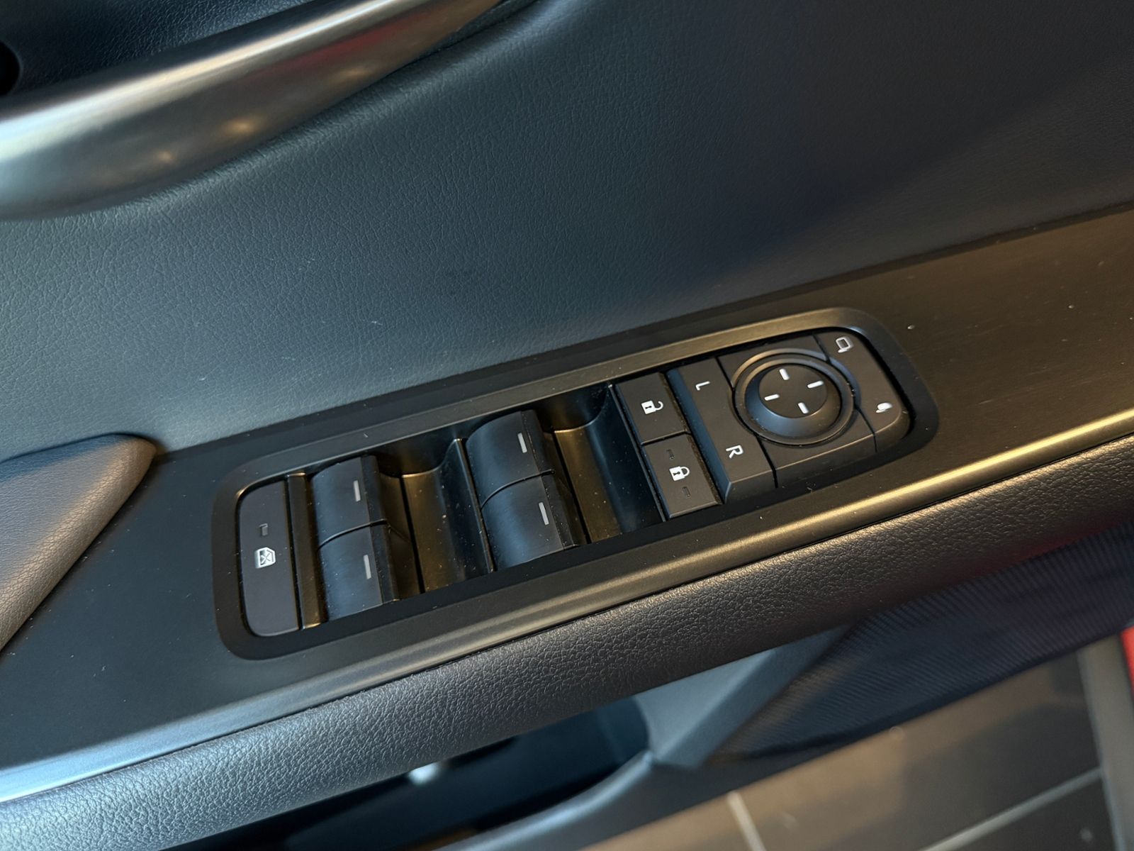 Fahrzeugabbildung Lexus UX 300 h F Sport Design LED NAV ACC RFK SHZ