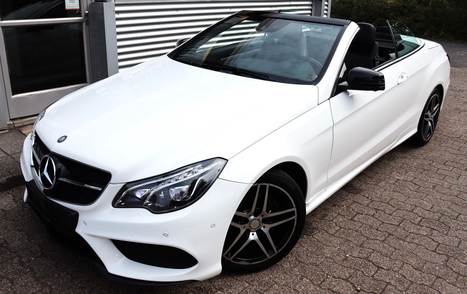 Fahrzeugabbildung Mercedes-Benz E 250d AMG CABRIO 9G HA&KA LEDER 360° LED NIGHT