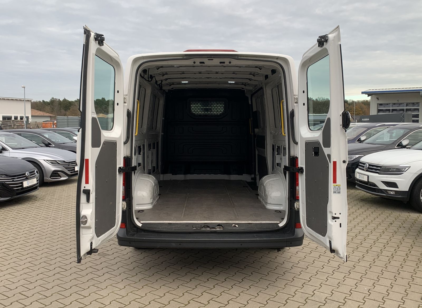 Fahrzeugabbildung Volkswagen Crafter Kasten 35 Mittellang FWD*Navi*Klima*
