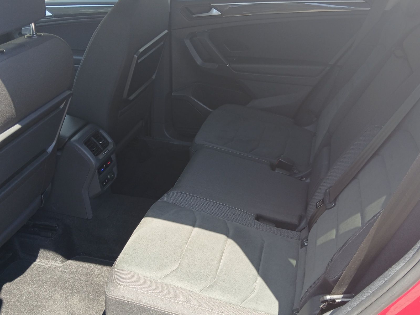 Fahrzeugabbildung Volkswagen Tiguan Allspace TSI 4M R-Line Highline LED AHK N